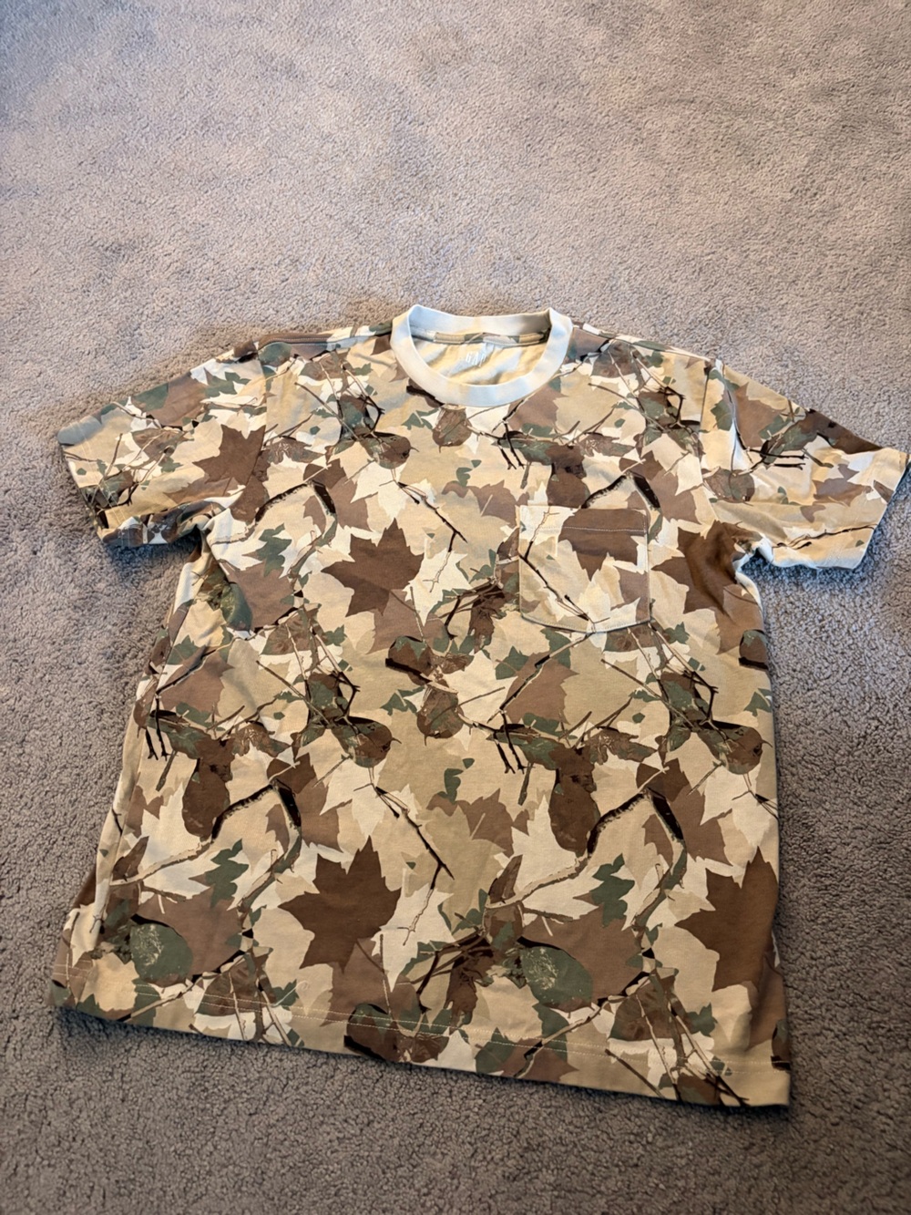 GAP Men’s Camo Leaf Print Pocket Tee - Beige, Brown, Green